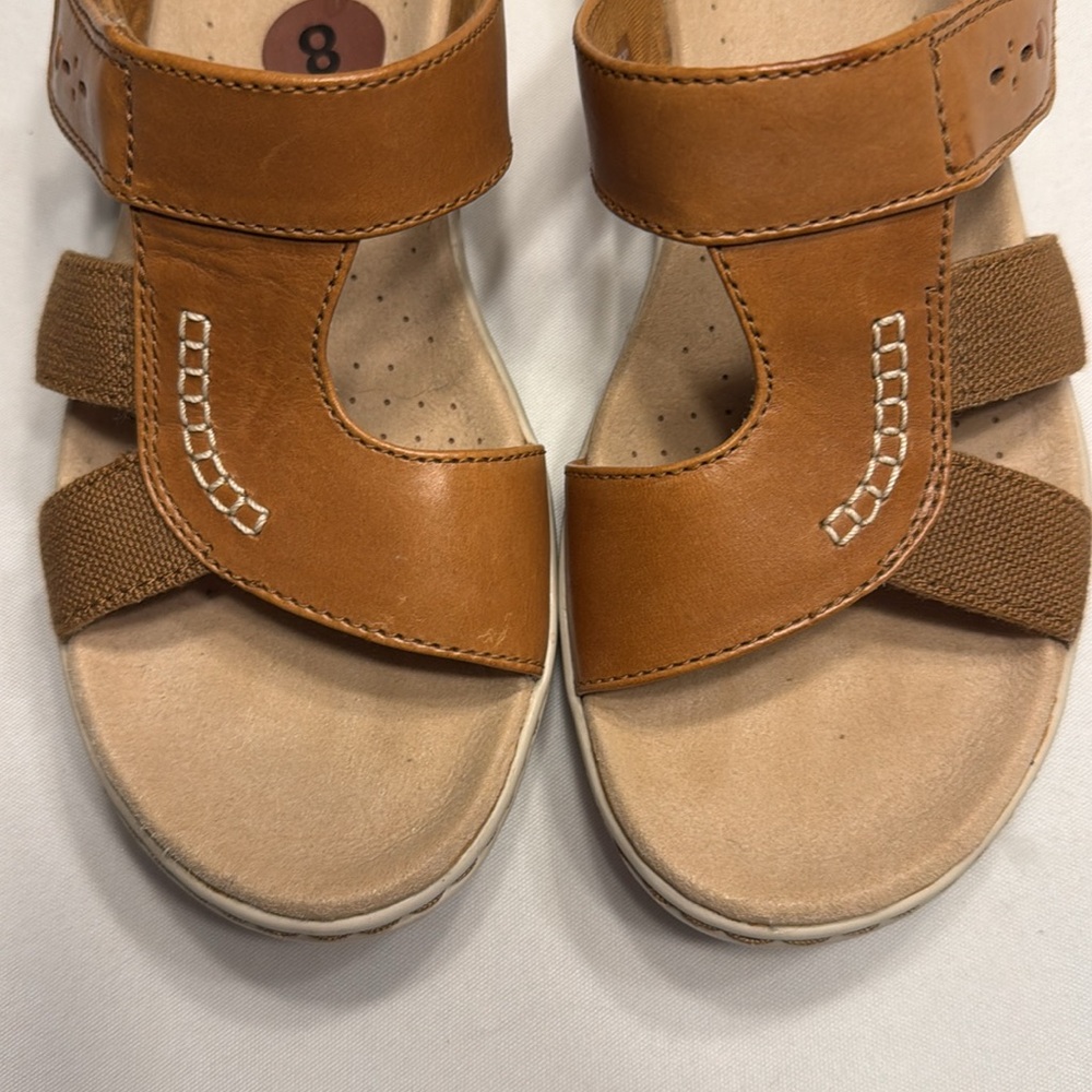 EUC Clarks Leisa Emily Tan Leather Comfort Sandals. Size 8 - Picture 2 of 8